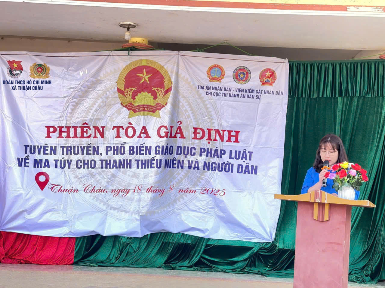 Đoàn xã Thuận Châu phối hợp với Tòa án nhân dân- viện kiểm sát nhân dân chi cực thi hành án dân sự tổ chức phiên tòa giả định.