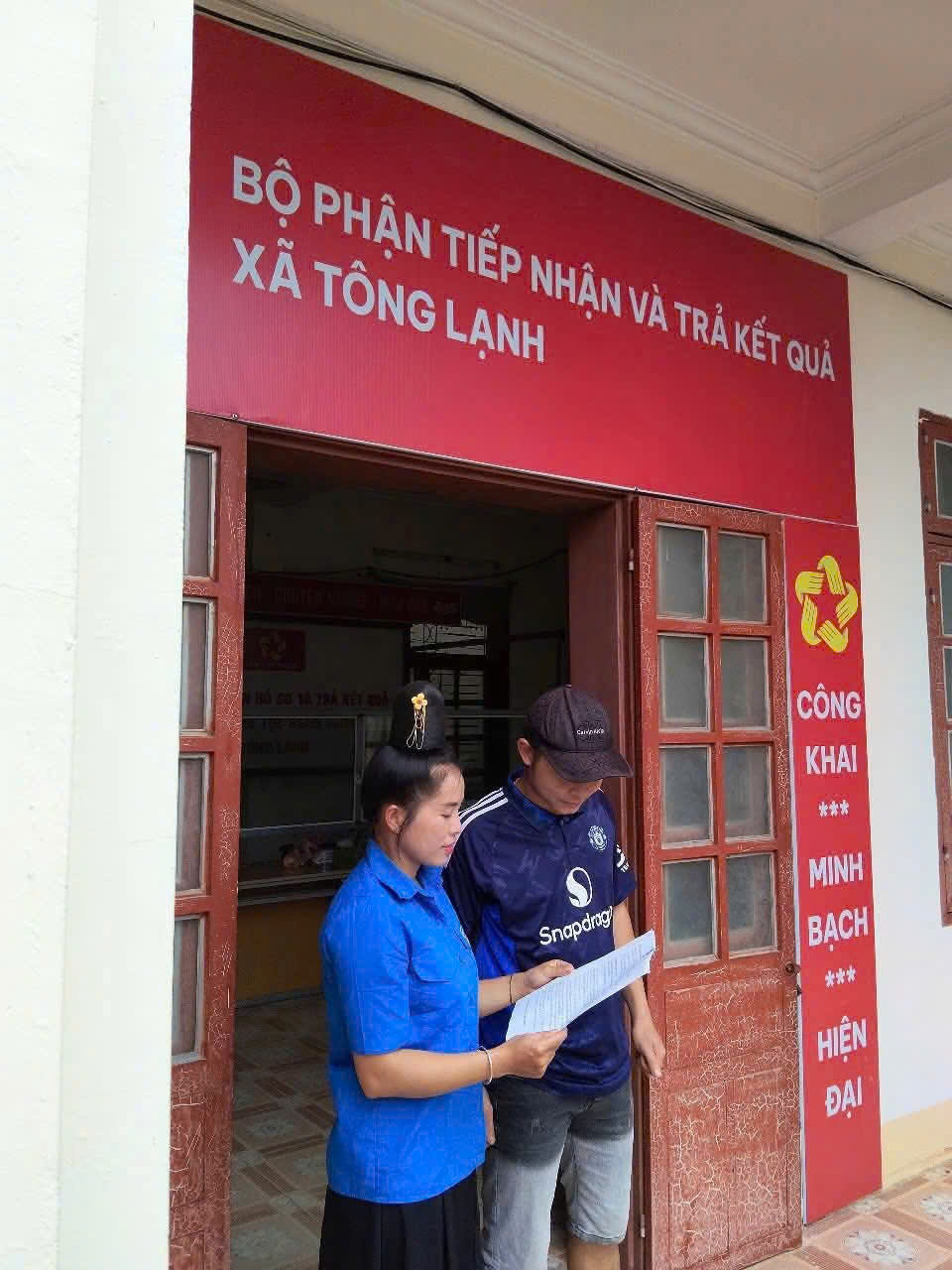 NGÀY CHUYỂN ĐỔI SỐ QUỐC GIA - Ngày 10/10/2025, Đoàn xã Thuận Châu tổ chức hoạt động tình nguyện hỗ trợ nhân dân tham gia chuyển đổi số 